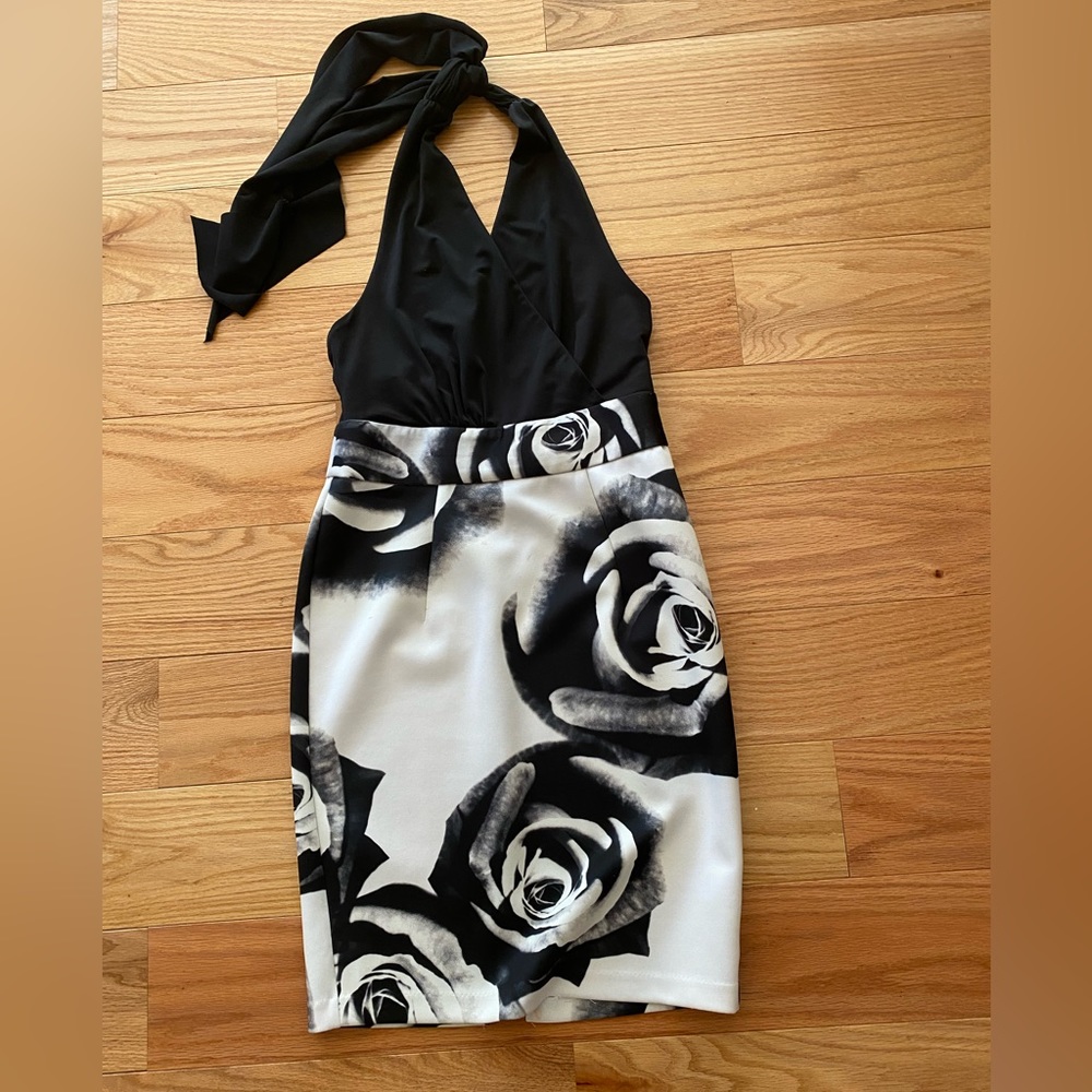 Alexa admor black and white halter dress cams